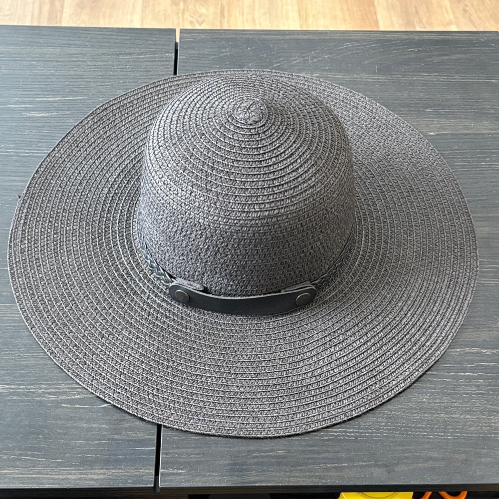 Stylish black Wide-Brim Hat